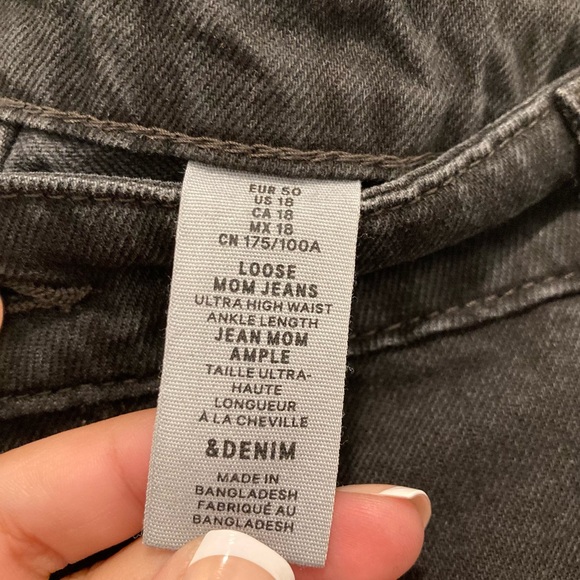 & Denim By H&M Loose Mom Jeans Black Wash Jeans - Picture 3 of 11